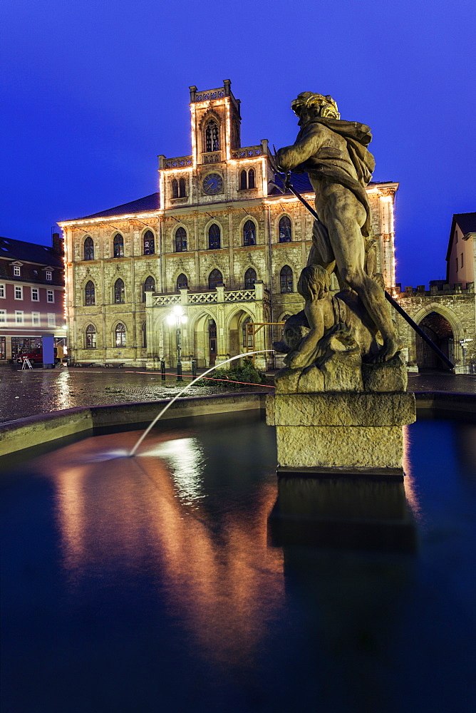 Fountain statue and town hall, Germany, Thuringia, Weimar