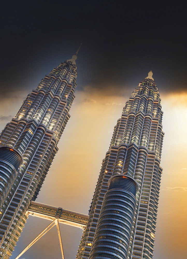 Malaysia, Kuala Lumpur, Night view of Petronas Towers