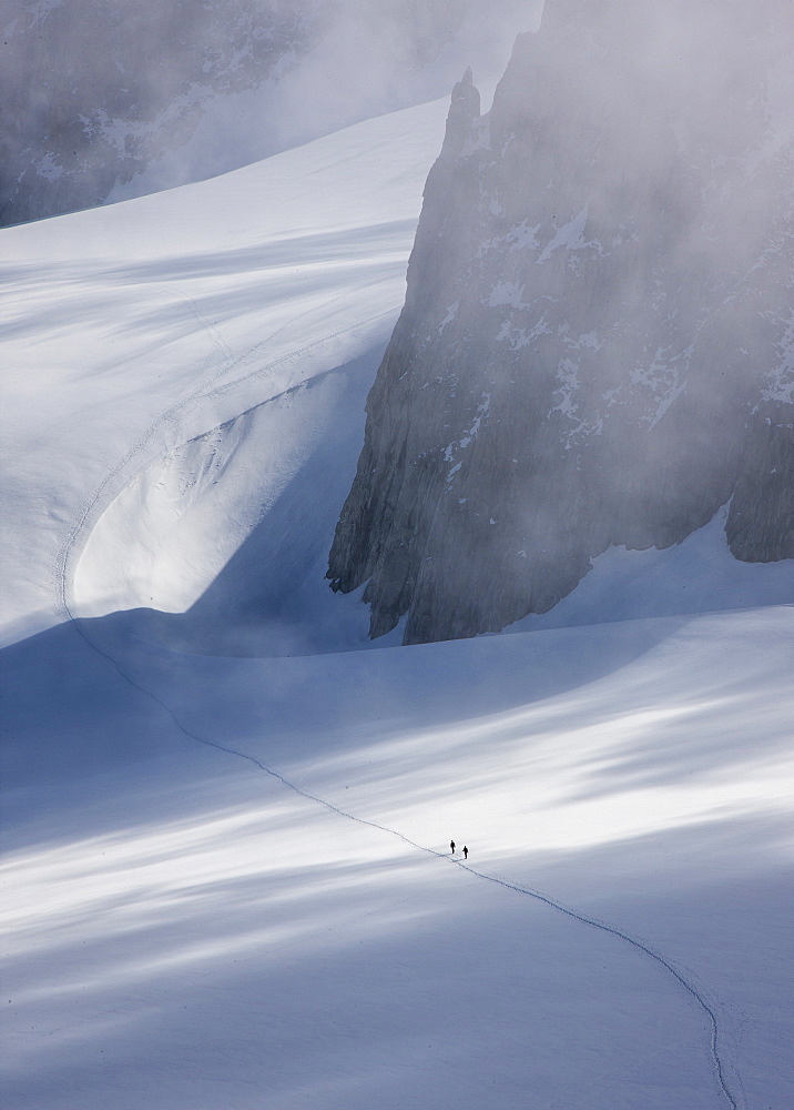 France, Haute-Savoie, Chamonix, Mont Blanc, Climbers on glacier in Mont Blanc Massif