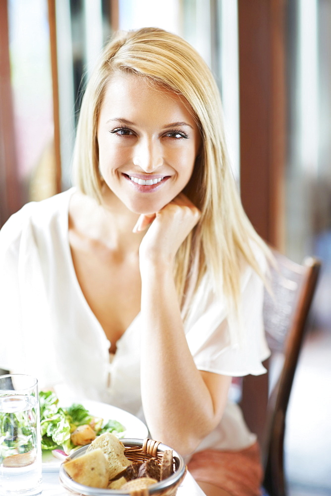 Woman eating lunch