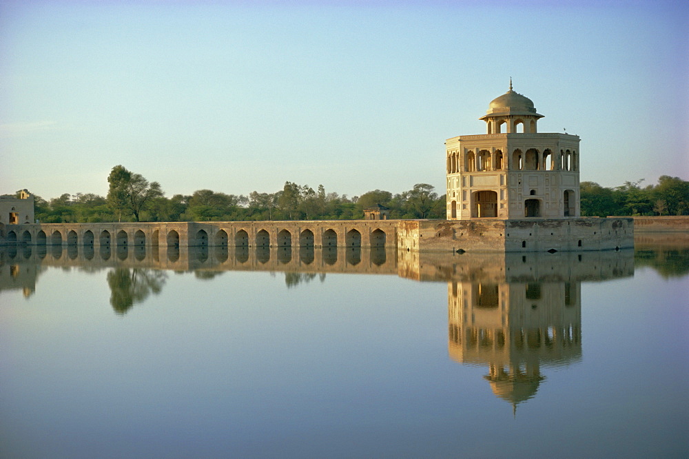 Hiran Minar, 43km from Lahore, Punjab, Pakistan, Asia