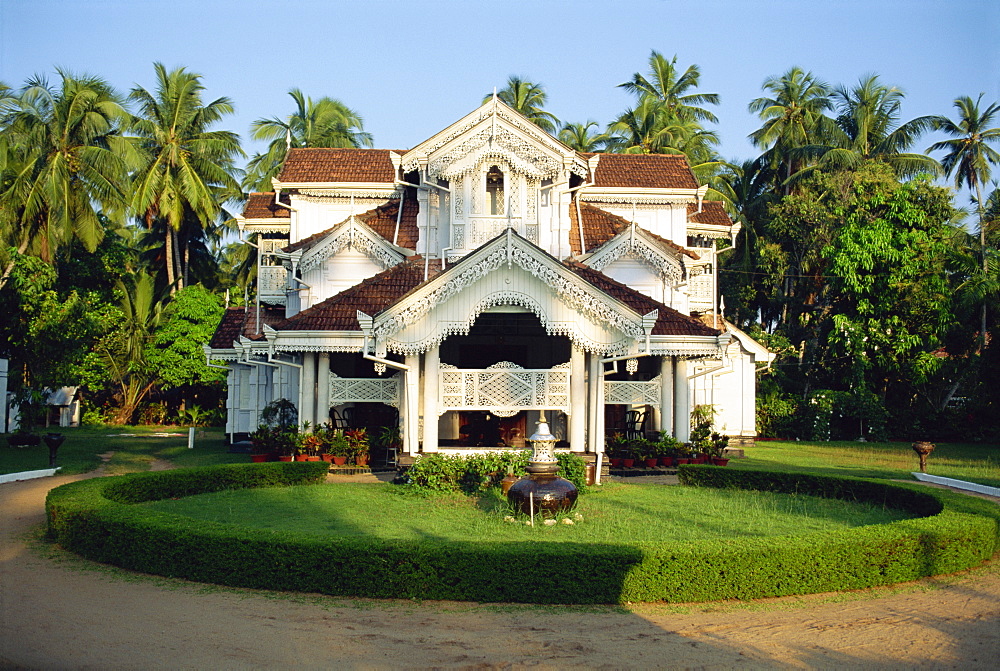 Old colonial style house in suburbs, Colombo, Sri Lanka, Asia