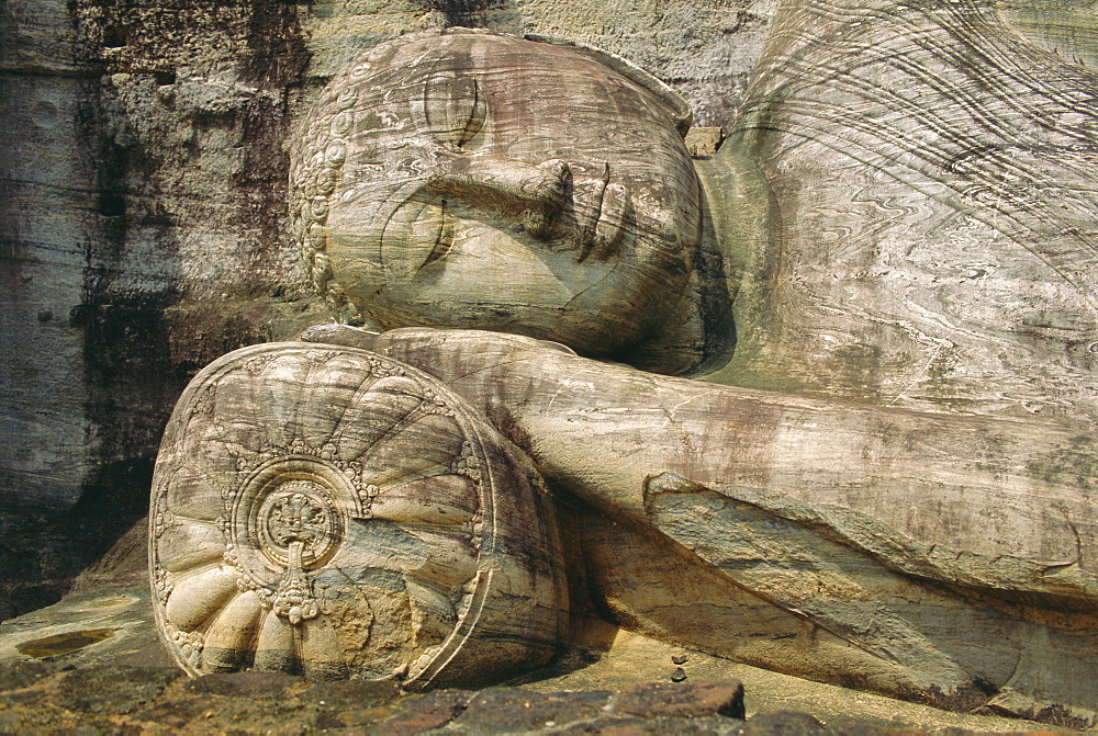 Statue of the reclining Buddha, attaining nirvana, Gal Vihara, Polonnaruwa, Sri Lanka