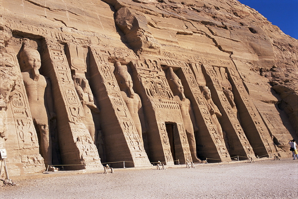 Temple of Hathor in honour of Nefretare, moved when Aswan High Dam built, Abu Simbel, UNESCO Heritage Site, Nubia, Egypt, North Africa, Africa