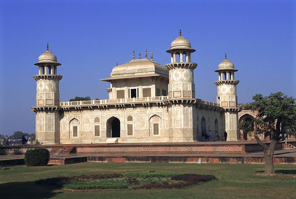 Itimad-ud-Daulah's Tomb built by Nur Jehan wife of Jehangir 1622AD, Agra, Uttar Pradesh State, India, Asia