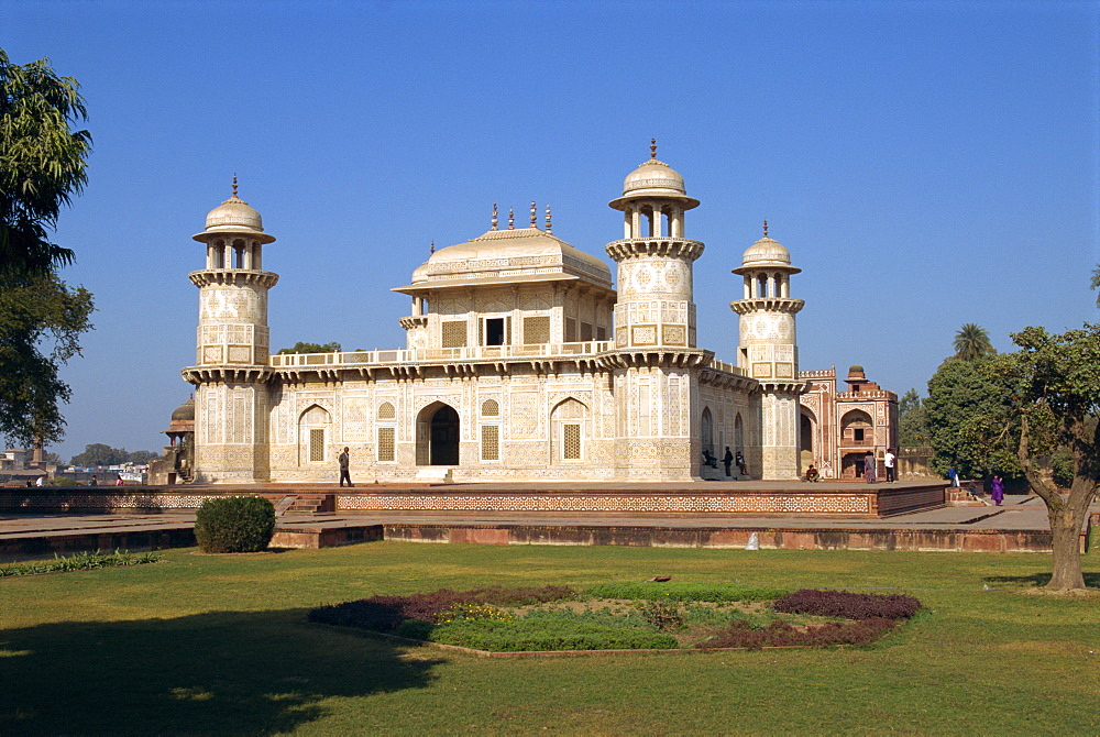 Itimad-ud-Daulah's tomb, built by Nur Jehan, wife of Jehangir in 1622 AD, Agra, Uttar Pradesh state, India, Asia