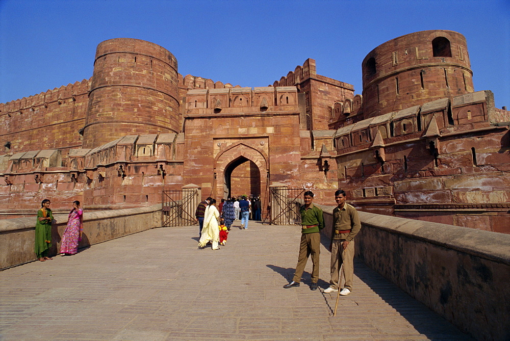 Red Fort, built by Akbar in 1565, completed by Aurangzeb, UNESCO World Heritage Site, Agra, Uttar Pradesh state, India, Asia