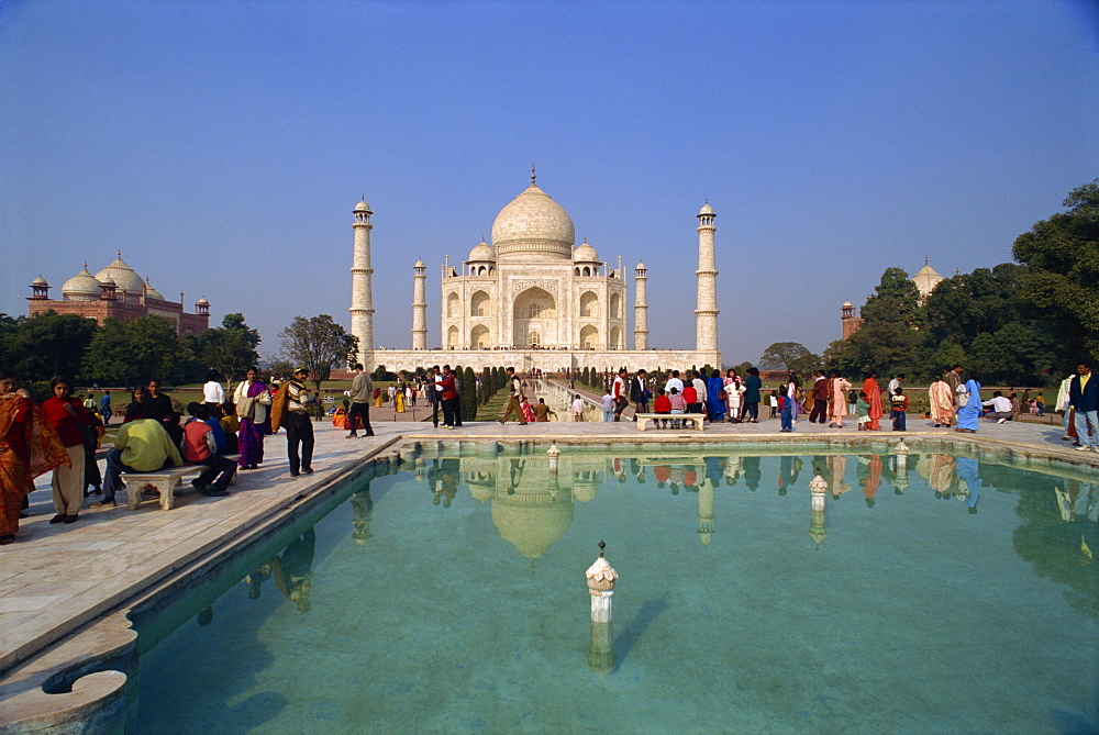 The Taj Mahal, built by Shah Jahan for his wife, UNESCO World Heritage Site, Agra, Uttar Pradesh state, India, Asia