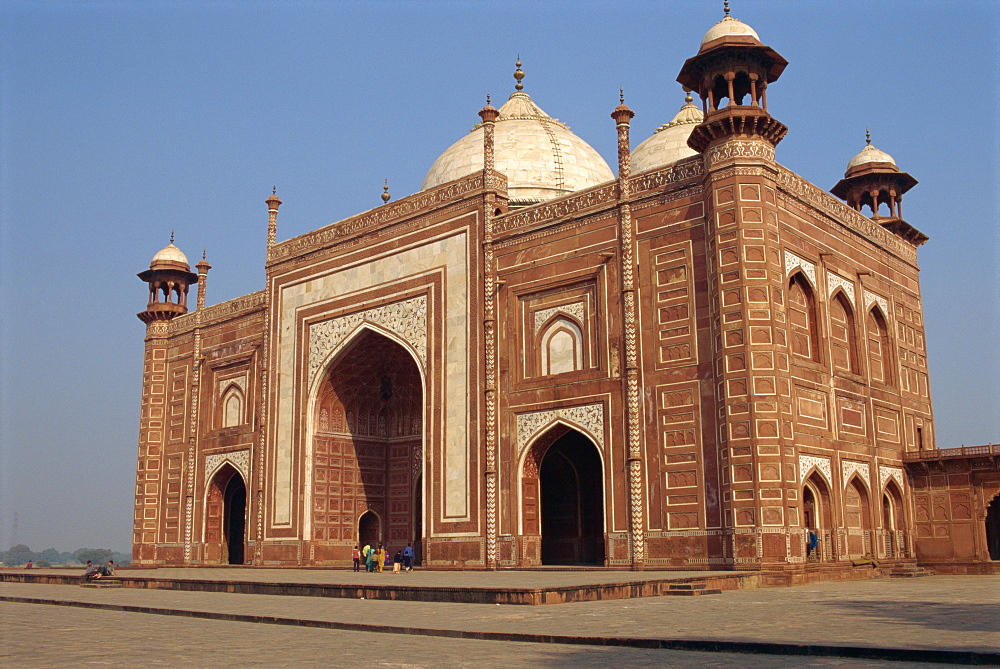 Entrance Gateway to the Taj Mahal, UNESCO World Heritage Site, Agra, Uttar Pradesh state, India, Asia