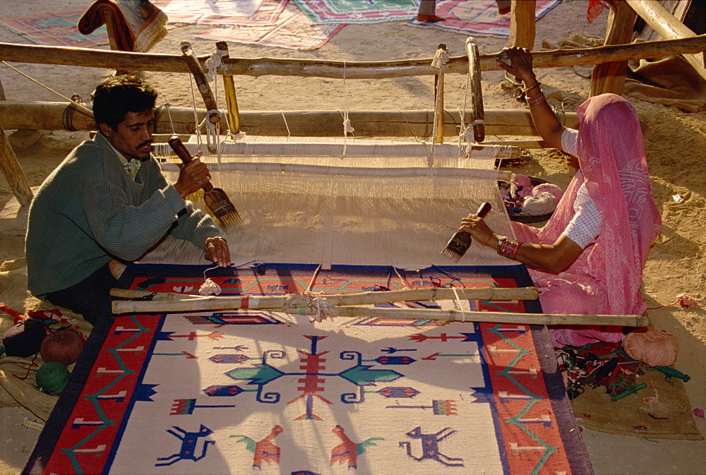 Weaving durries, near Jodhpur, Rajasthan state, India, Asia