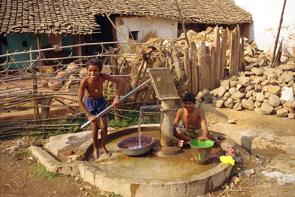 Village well, Dhariyawad, Rajasthan state, India, Asia