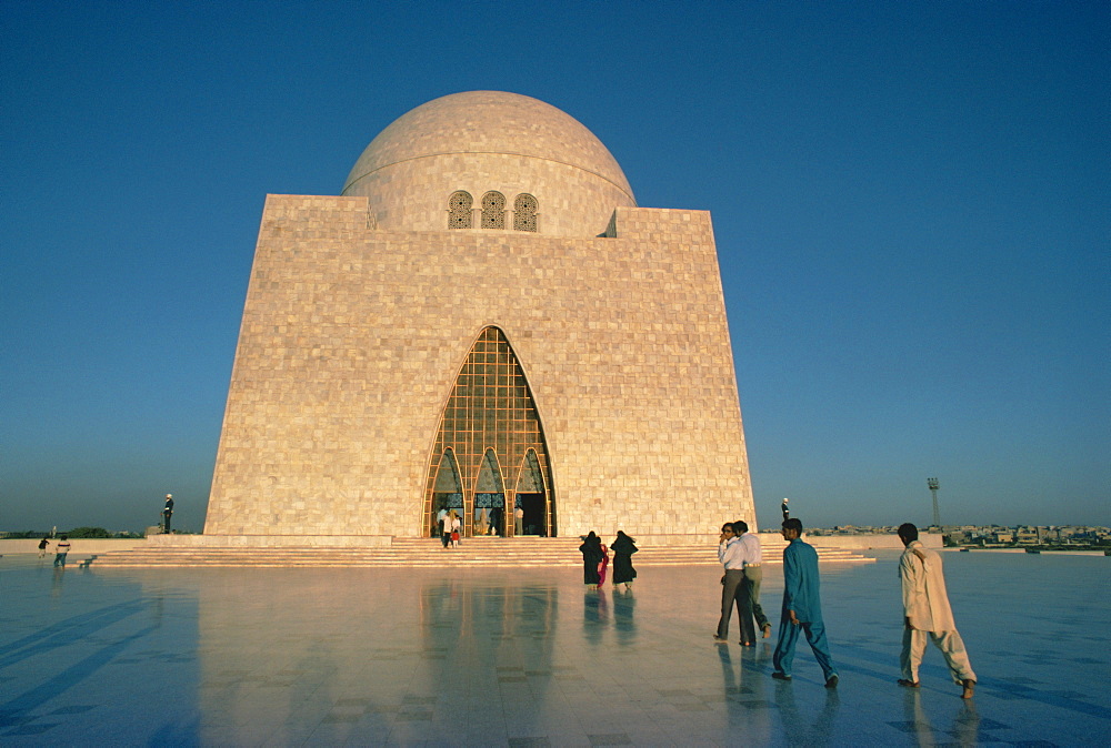 The Quaid-i-Azam, tomb of Mohammed Ali Jinnah, 1876-1948, Karachi, Sind (Sindh), Pakistan, Asia