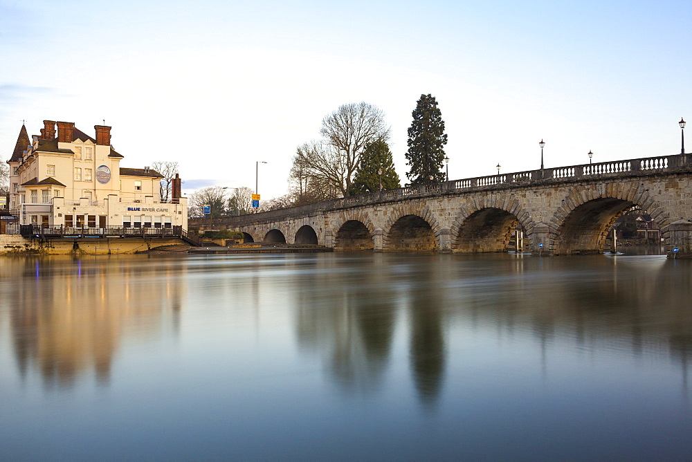 The Blue River Cafe and Bridge on the River Thames, Maidenhead, Berkshire, England, United Kingdom, Europe