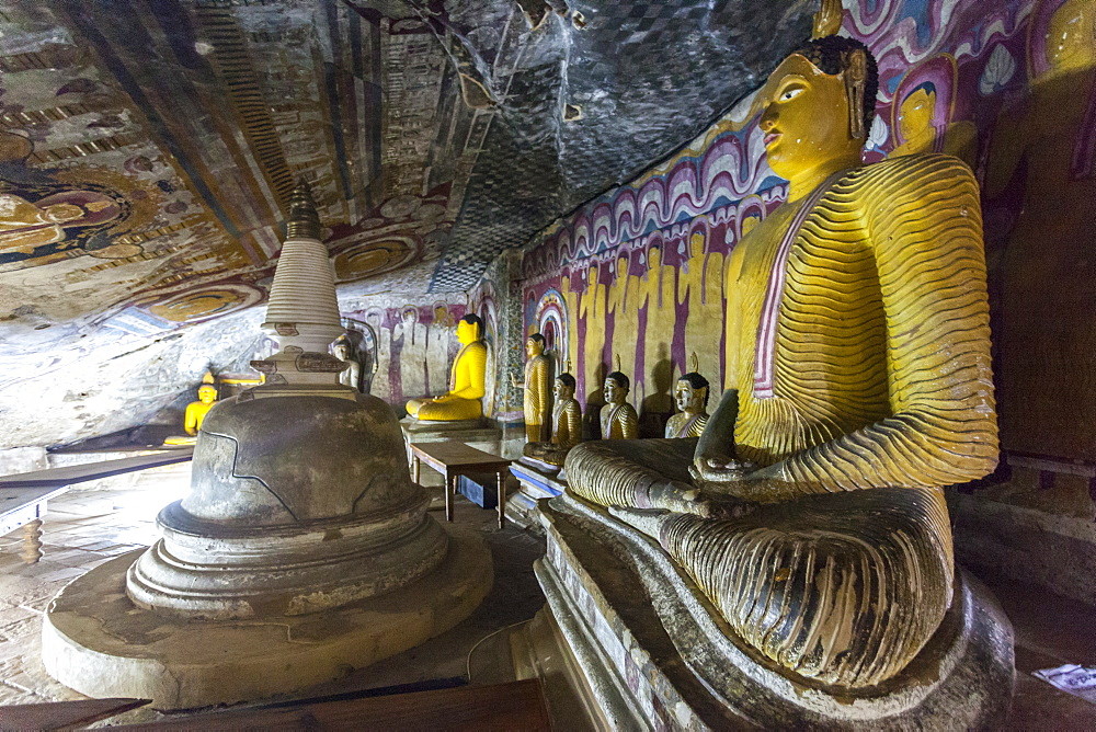 Sitting Buddha statues, Royal Rock Temple, Golden Temple of Dambulla, UNESCO World Heritage Site, Dambulla, Sri Lanka, Asia 