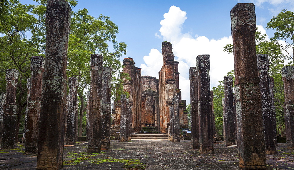 Vertical columns, The Kiri Vihara Buddhist temple ruins, Polonnaruwa, UNESCO World Heritage Site, Sri Lanka, Asia 