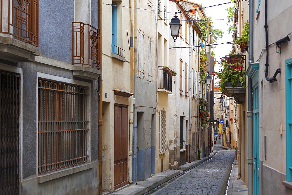 Old town streets, Ceret, Vallespir region, Pyrenees, France, Europe