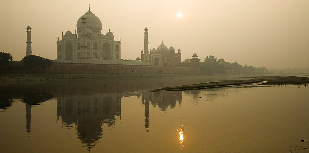 Sunset overlooking River Yamuna to Taj Mahal, Agra, Uttar Pradesh, India