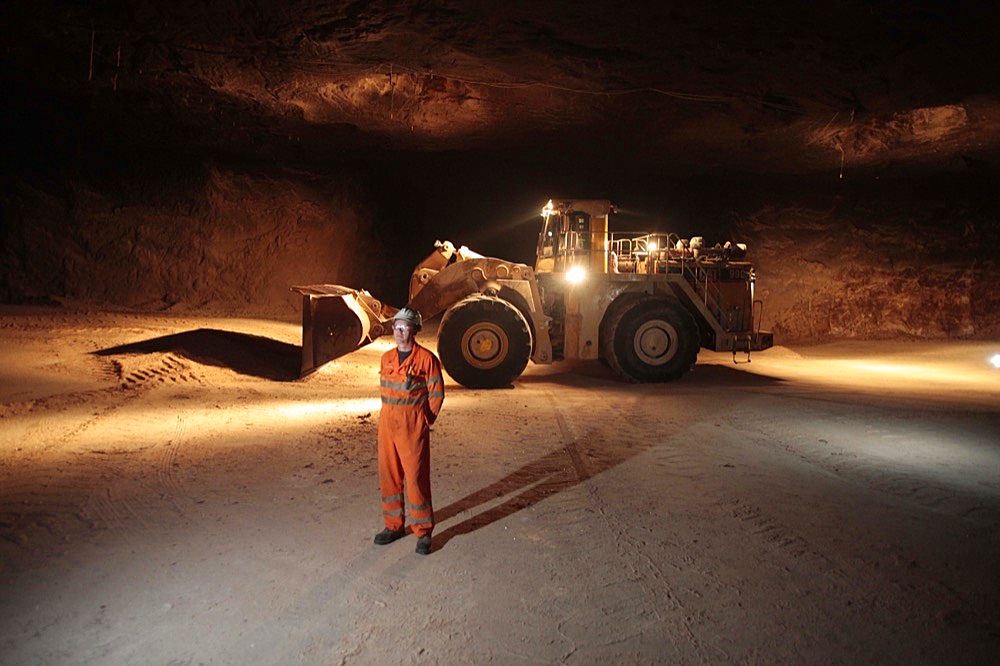 Mining grit salt is very different to the traditional image of cramped dark areas and men with pickaxes! The nature of grit salt mines mean they resemble vast caverns, up to 20 metres wide.