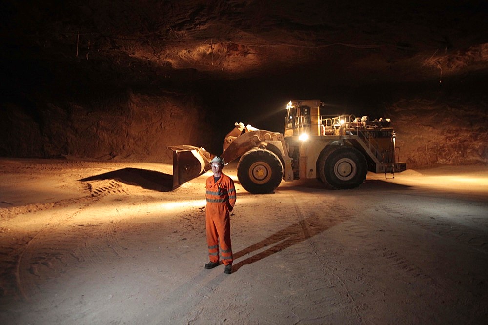 Mining grit salt is very different to the traditional image of cramped dark areas and men with pickaxes! The nature of grit salt mines mean they resemble vast caverns, up to 20 metres wide.