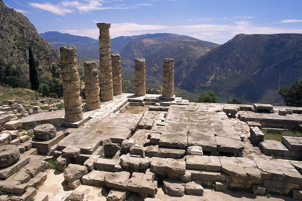 Temple of Apollo, Delphi, UNESCO World Heritage Site, Greece, Europe