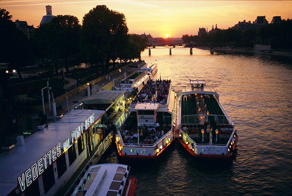 Pont Neuf and tour boats on the River Seine at sunset, Paris, France, Europe