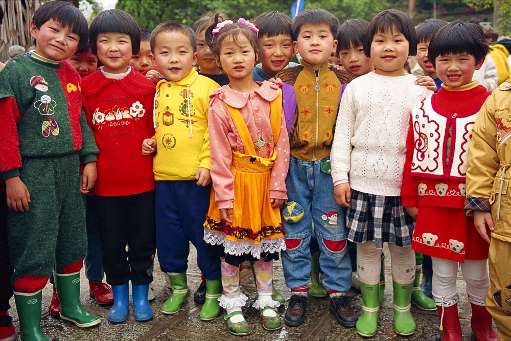 Group portrait of young children, Guland Island, China, Asia