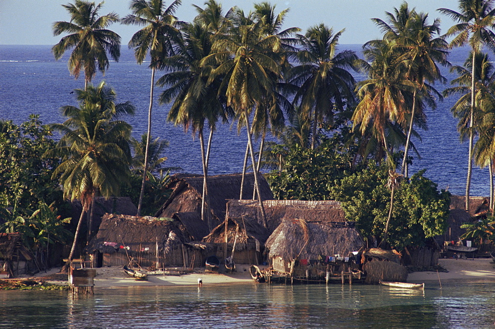 Thatched huts, Nalunega, San Blas Islands, Panama, Central America