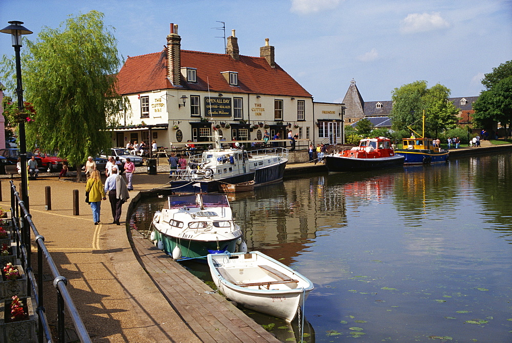 Cutter Inn, River Ouse, Ely, Cambridgeshire, England, United Kingdom, Europe