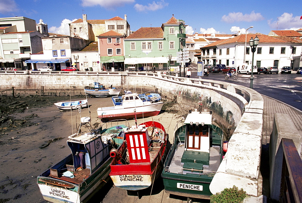 Fishing boats at low tide, Peniche, Estremadura, Portugal, Europe