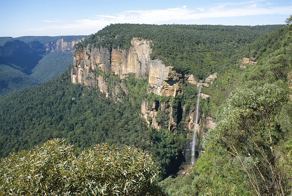 Bridal Veil falls from Govett's Leap lookout, Grose Valley, Blue Mountains National Park, UNESCO World Heritage Site, New South Wales (N.S.W.), Australia, Pacific