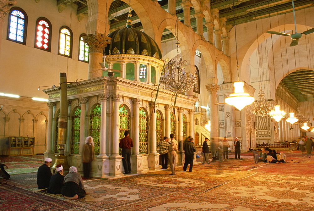 Shrine of the head of John the Baptist inside the Umayyad Mosque dating from 705 AD, Damascus, Syria, Middle East