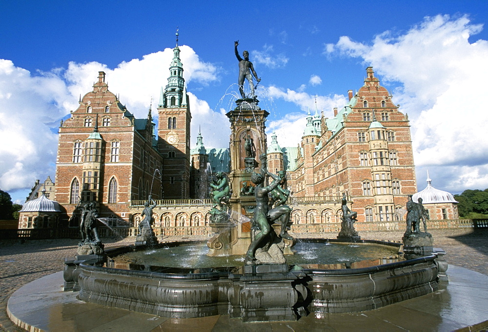 Neptune fountain, Hillerod-Frederiksborg Slot (castle), Zealand, Denmark, Scandinavia, Europe