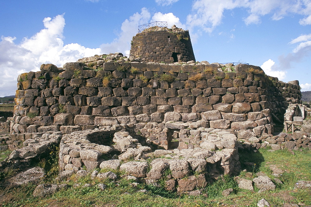 Nuraghe Santu Antine, near Torralba, also known as Nuraghe Majore, basalt, Sassari province, island of Sardinia, Italy, Mediterranean, Europe