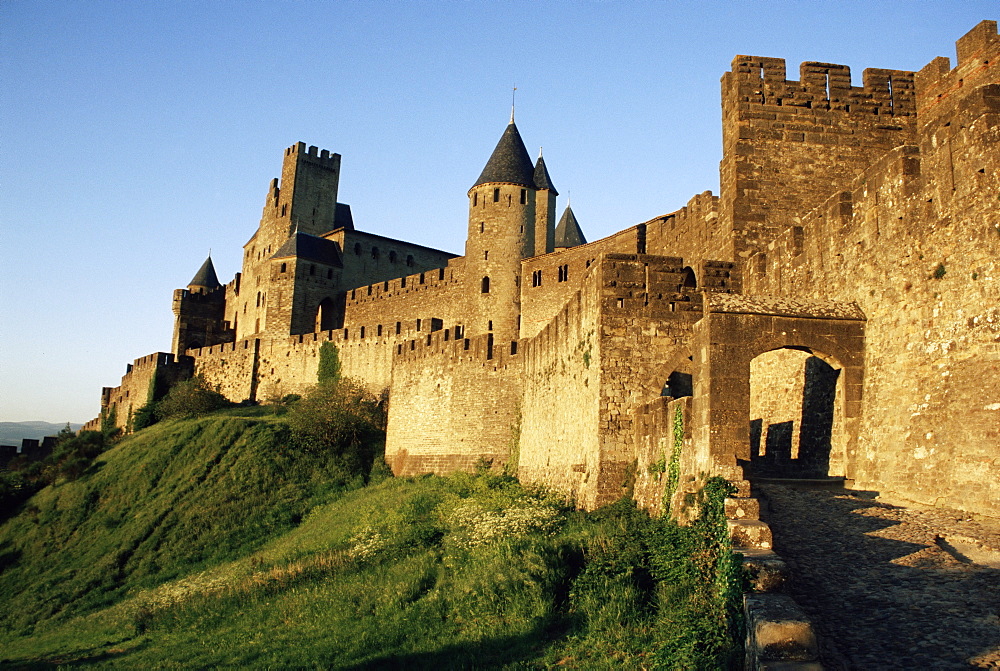 Porte d'Aude, entrance to walled and turreted fortress of Cite, Carcassonne, UNESCO World Heritage Site, Languedoc, France, Europe