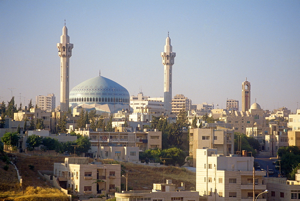 Abdullah Mosque and the Amman skyline at dusk, Jordan, Middle East