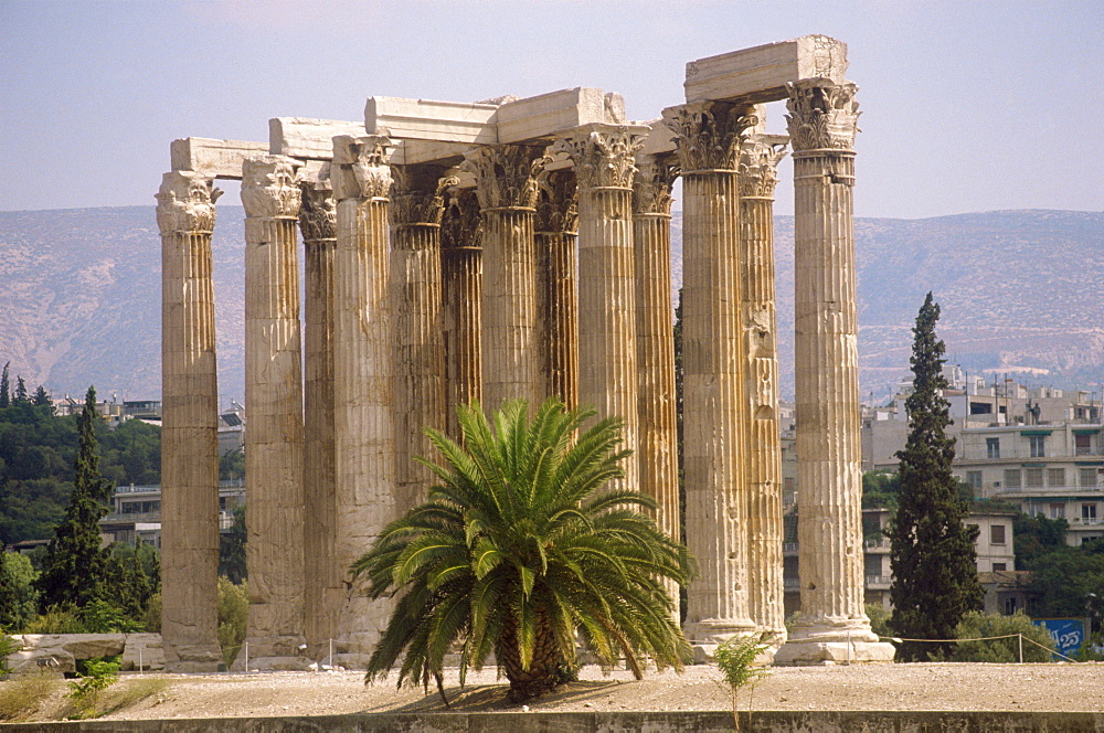 Corinthian columns of the Temple of Zeus dating from between 174 BC and 132 AD, Athens, Greece, Europe