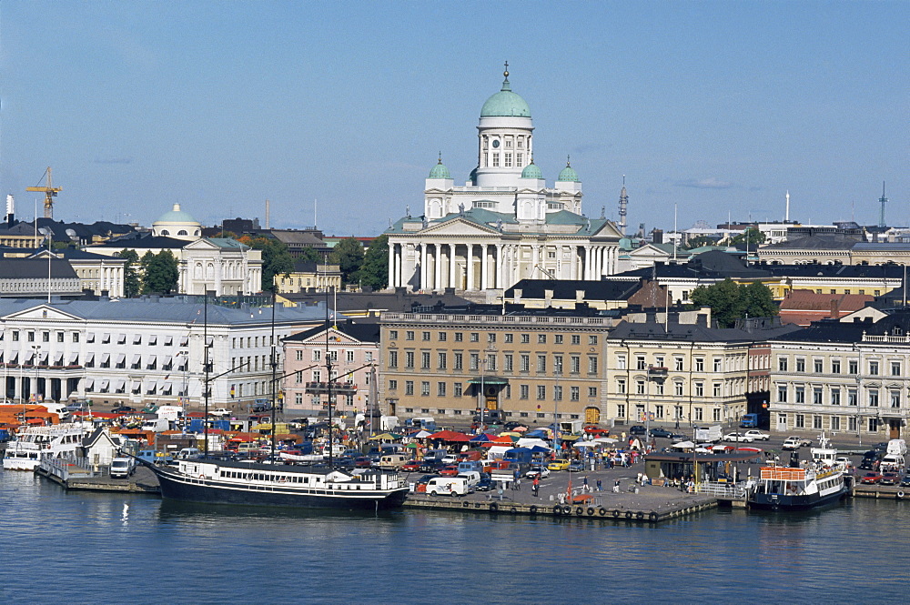 Harbour with Lutheran cathedral rising behind, Helsinki, Finland, Scandinavia, Europe