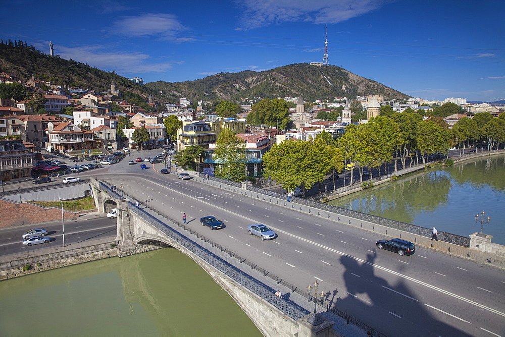 View over Mtkvari (Kura) River towards Old Town, Tbilisi, Georgia, Caucasus, Central Asia, Asia 