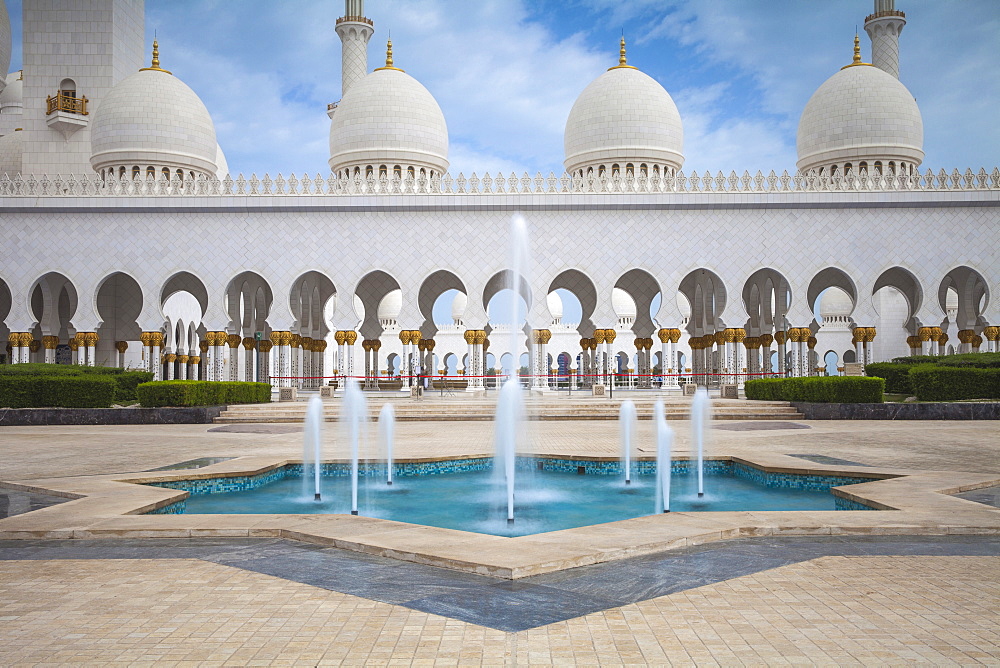 Sheikh Zayed Grand Mosque, Abu Dhabi, United Arab Emirates, Middle East