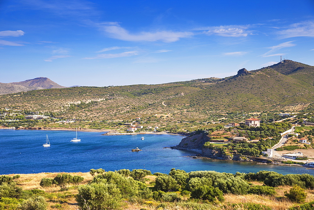 Sounio Bay, to the left is the Grecotel Exclusive Resort, Cape Sounion, near Athens, Greece, Europe