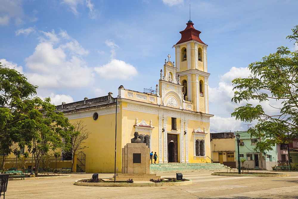 Parque Maceo, Iglesia de Nuestra Senora de la Caridad, Sancti Spiritus, Sancti Spiritus Province, Cuba, West Indies, Caribbean, Central America