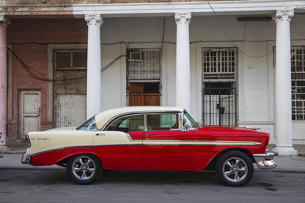 Vintage car, Habana Vieja (Old Town), Havana, Cuba, West Indies, Central America