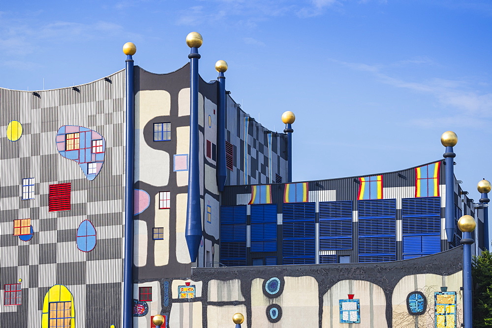 Fernwarme power plant, facade redesigned by eco-architect Friedensreich Hundertwasser, Spittelau, Vienna, Austria, Europe