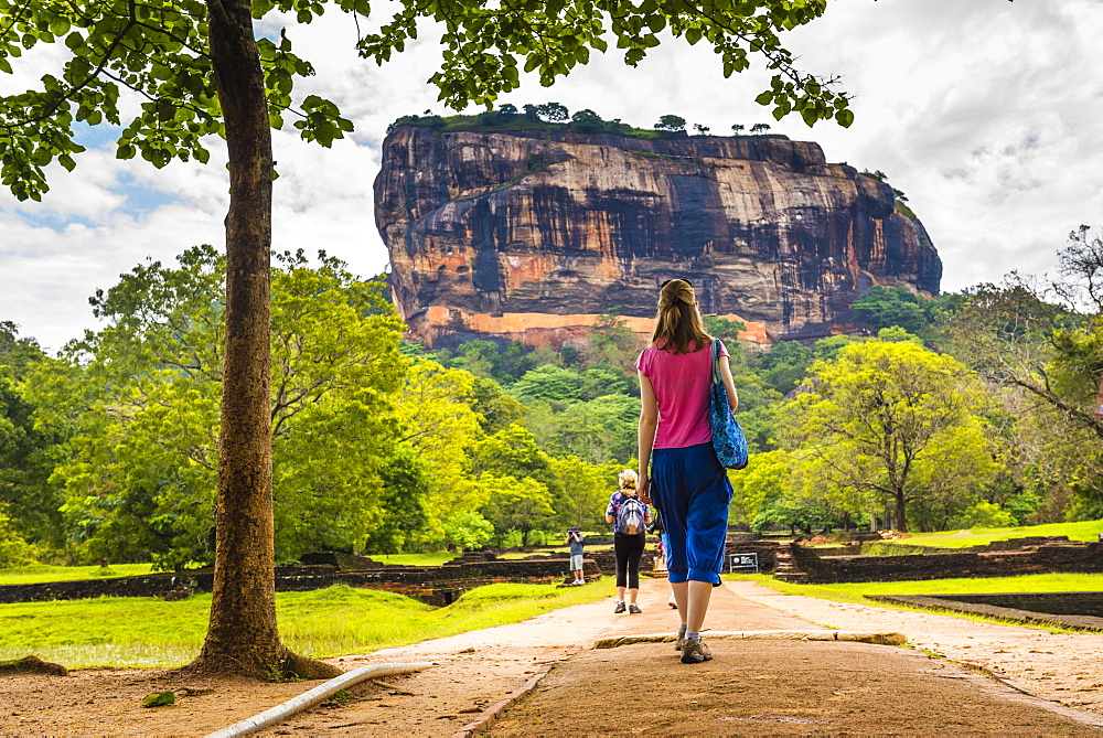 Tourist at Sigiriya Rock Fortress (Lion Rock), UNESCO World Heritage Site, Sigiriya, Cultural Triangle, Sri Lanka, Asia