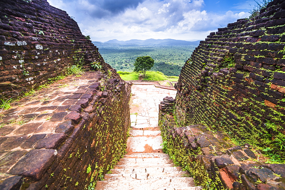 Ruins at the top of Sigiriya Rock Fortress (Lion Rock), UNESCO World Heritage Site, Sri Lanka, Asia 