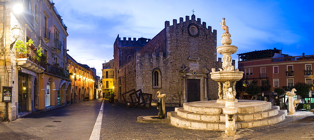 Piazza del Duomo at night, with the Church of San Nicola (Fortress Cathedral) and famous fountain, Taormina, Sicily, Italy, Europe 