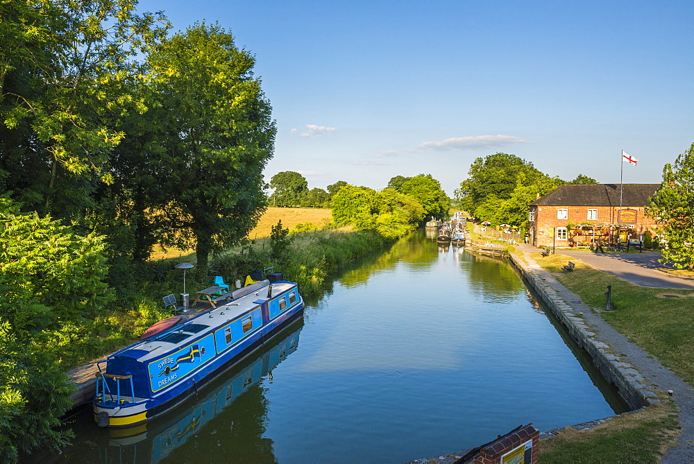 Kennet and Avon Canal at Pewsey near Marlborough, Wiltshire, England, United Kingdom, Europe