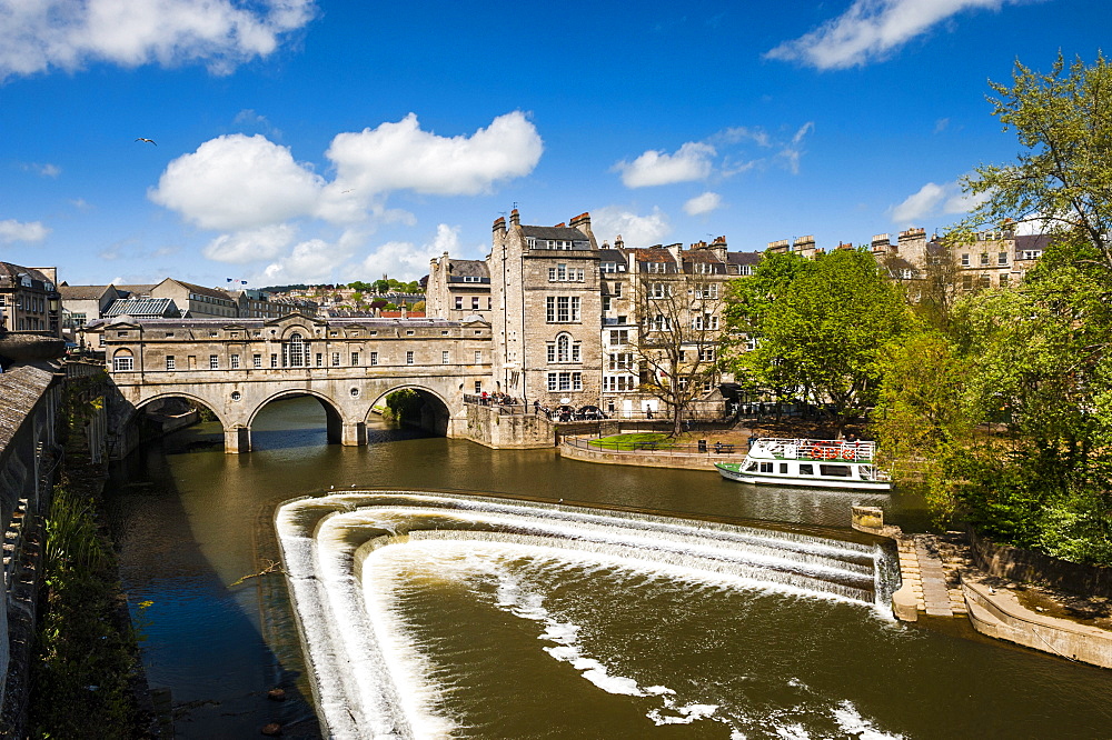 Pulteney Bridge over the River Avon, Bath, Avon and Somerset, England, United Kingdom, Europe