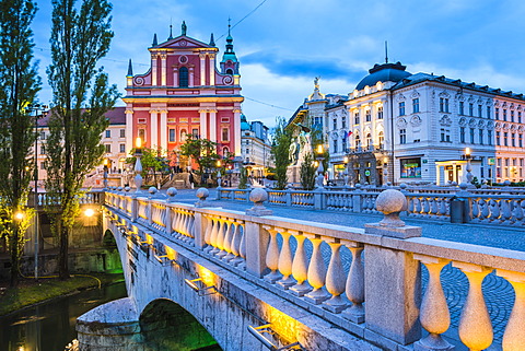 Franciscan Church of the Annunciation and bridge over the Ljubljanica River, Ljubljana, Slovenia, Europe