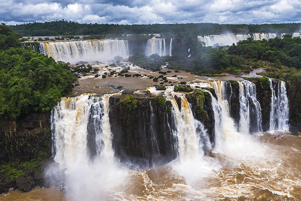 Iguazu Falls (Iguacu Falls) (Cataratas del Iguazu), UNESCO World Heritage Site, Argentinian side een from the Brazilian side, border of Brazil Argentina and Paraguay, South America